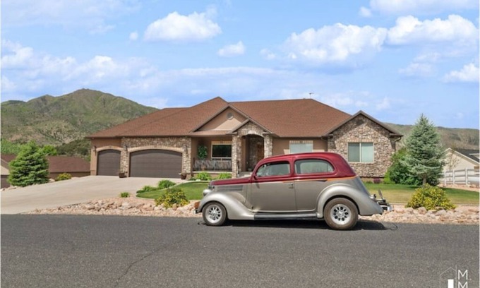 New Harmony House | Zion Nat'l Park/Cedar City/Bryce/Brianhead-NEW!