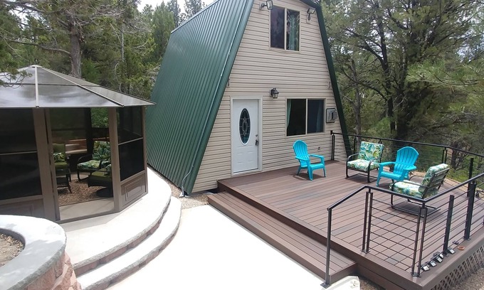 Orderville Cabin | Zion's Cable Mountain Trail Head Cabin sleeps 6 boarders East Zion National Park