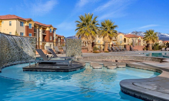 Hurricane House | Zion Village (From $235/ni) Sleeps 19*Spa, pets ok, firepit, resort pool