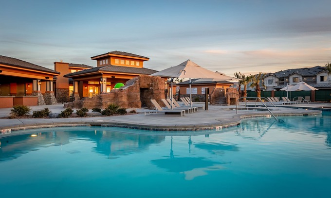 Hurricane House | Zion Village Retreat *POOL is OPEN *PORCH VIEWS, SLEEPS 11