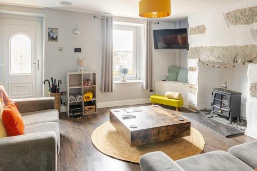 Manod House | Zipworld Waterfalls Eryri Dogs Welcome 3 Bed sleeps 5