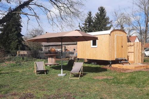 Steinhoefel Apartment | Zirkuswagen Glamping für 2 mit Veranda Küche Netflix Parken und Hofladen