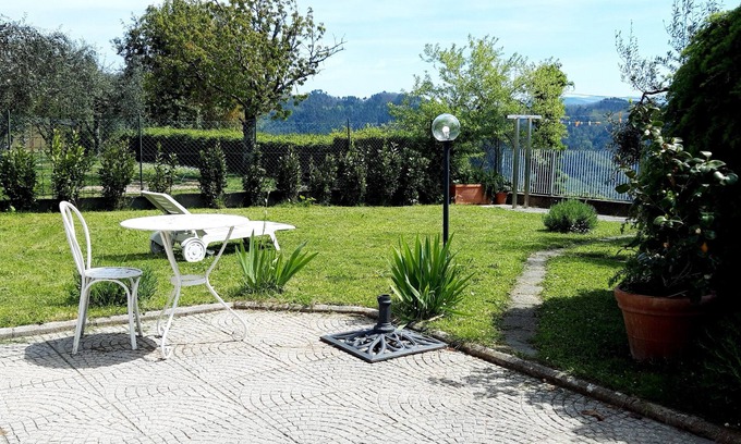 Villabuona House | Zita House of Flowers, 20 minutes from Lucca and 30 minutes from the sea.