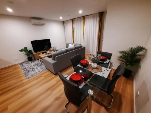 Bruce Apartment | ZMITH Apartment - BROOKE, Near AIS, GIO Stadium, UC, & Nth - Canberra Hospital