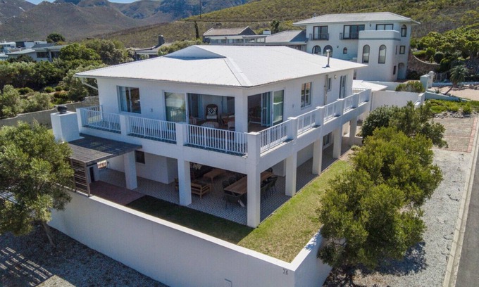 Onrus House | Zo'luha - Spacious family home | Mountain View