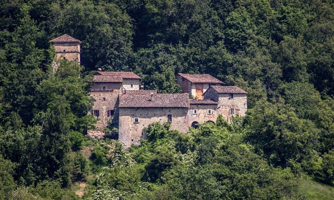 Monteombraro House | Zocca: 16th Century Fortified House - 4/5 persons