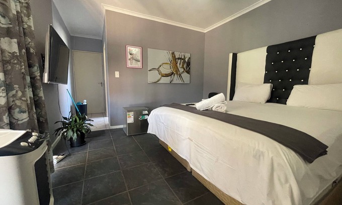 Parklands Bed & Breakfast | Zoe & Saint