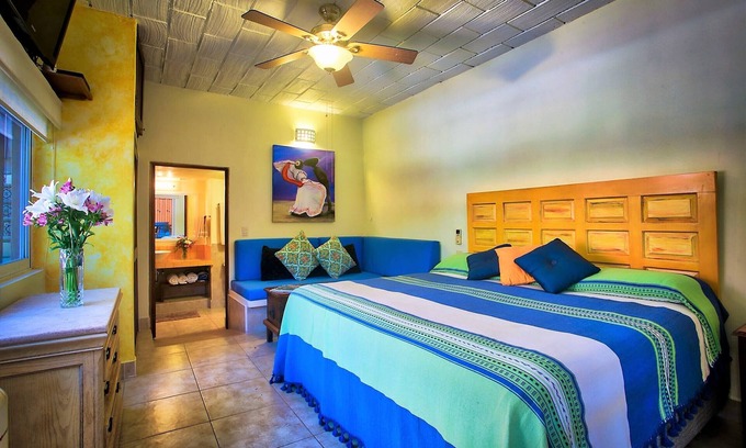 Bucerias House | ZONA DORADA ~ TRES PALMAS 1/Bed1/BATH BlOCK to BEACH