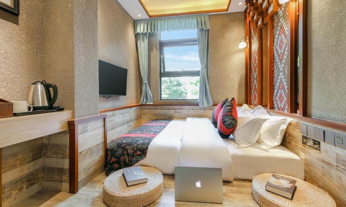 Yuzhong Hotel | Zou Qu Ye Travel Hotel