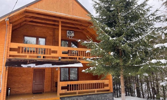 Skhidnytsya House | Zrub