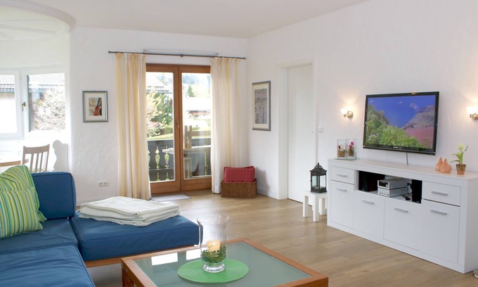 Garmisch-Partenkirchen Apartment | Zugspitze - noble holiday flat with space for the whole family