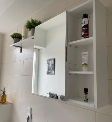 Western Ring Area Apartment | Zuhause auf Zeit Ruhige Lage Parkplatz Wifi