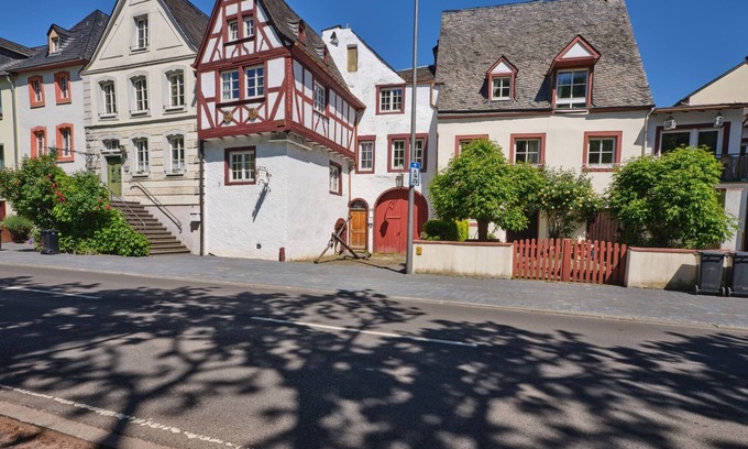 Historic Downtown House | Zum Anker: Het Thematsich Huis aan de Moezel Voor