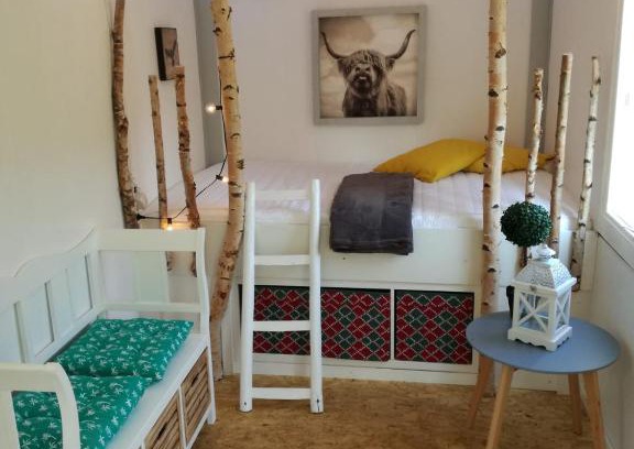 Adenbach Apartment | Zurück zur Natur - Urlaub im Zirkuswagen, Sommeratelier oder Schindelwagen