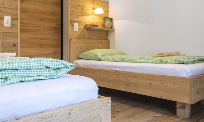 Au an der Donau RV Rental | Zweibettzimmer - Camping & Pension Au an der Donau