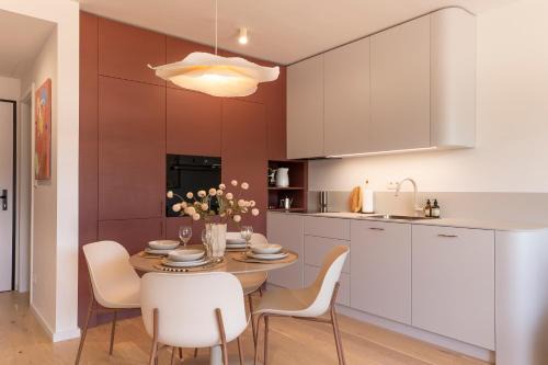 Nivy Apartment | Zwirn by Ellements, brand new apartment with free parking