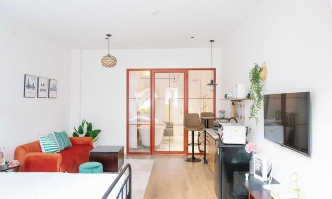 Dong Khoi Apartment | ZY 4. Little Saigon Balcony - Riverside Vibrant D1