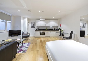 Red Lion Court by City2Stay