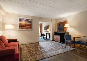 Days Hotel by Wyndham Allentown Airport / Lehigh Valley