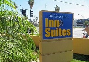 Riverside Inn & Suites