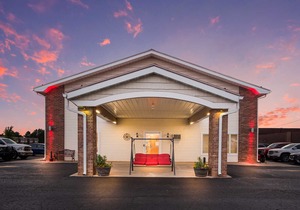 Econo Lodge Inn & Suites
