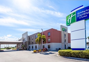 Holiday Inn Express Hotel & Suites Clewiston, an IHG Hotel