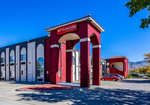 Econo Lodge Inn & Suites