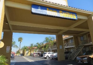 Riverside Inn & Suites