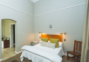 Lovely Guesthouse in Pretoria Welcoming You on a Spacious Room with Breakfast