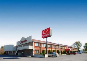 Econo Lodge Darien Lakes