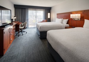 Courtyard by Marriott Fresno