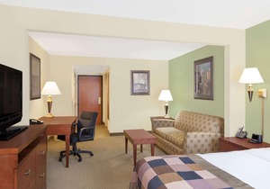 Wingate by Wyndham Lafayette Airport