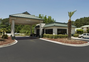 Days Inn by Wyndham Richmond Hill/Savannah