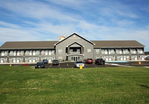 Crossroads Inn & Suites
