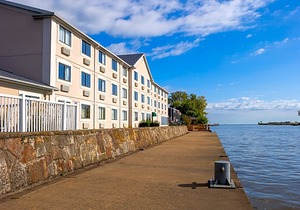 Comfort Inn River's Edge