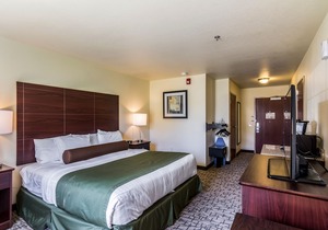 Cobblestone Inn & Suites - Barron