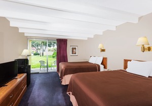 Howard Johnson by Wyndham Vero Beach / Downtown