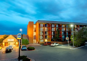 Howard Johnson by Wyndham Albuquerque Midtown