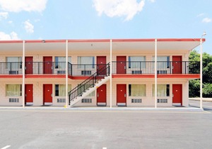 Econo Lodge Near Motor Speedway