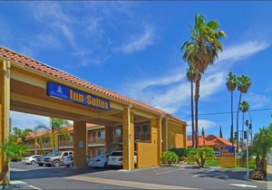 Riverside Inn & Suites