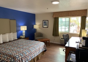 Rodeway Inn and Suites Bakersfield