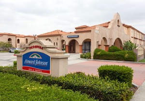 Howard Johnson Hotel & Suites by Wyndham Pico Rivera