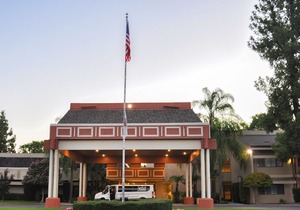 Piccadilly Inn Airport