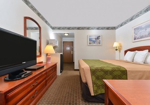 Econo Lodge Inn & Suites Corning