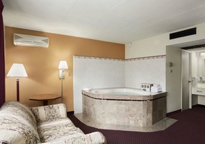 Days Inn by Wyndham New Stanton PA