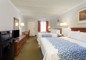 Days Inn by Wyndham Clinton