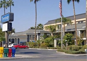 Travelodge by Wyndham Bakersfield