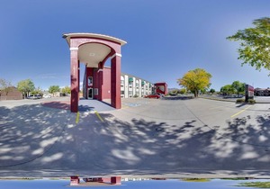 Econo Lodge Inn & Suites