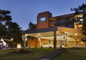 Ramada by Wyndham Belleville Harbourview Conference Centre