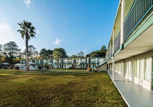 Days Inn by Wyndham Richmond Hill/Savannah